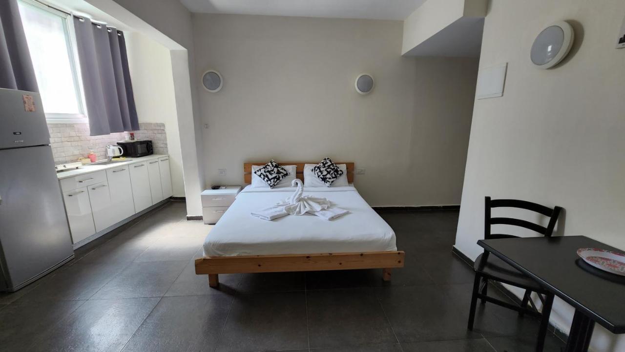David Hameleh House Aparthotel Netánja Szoba fotó