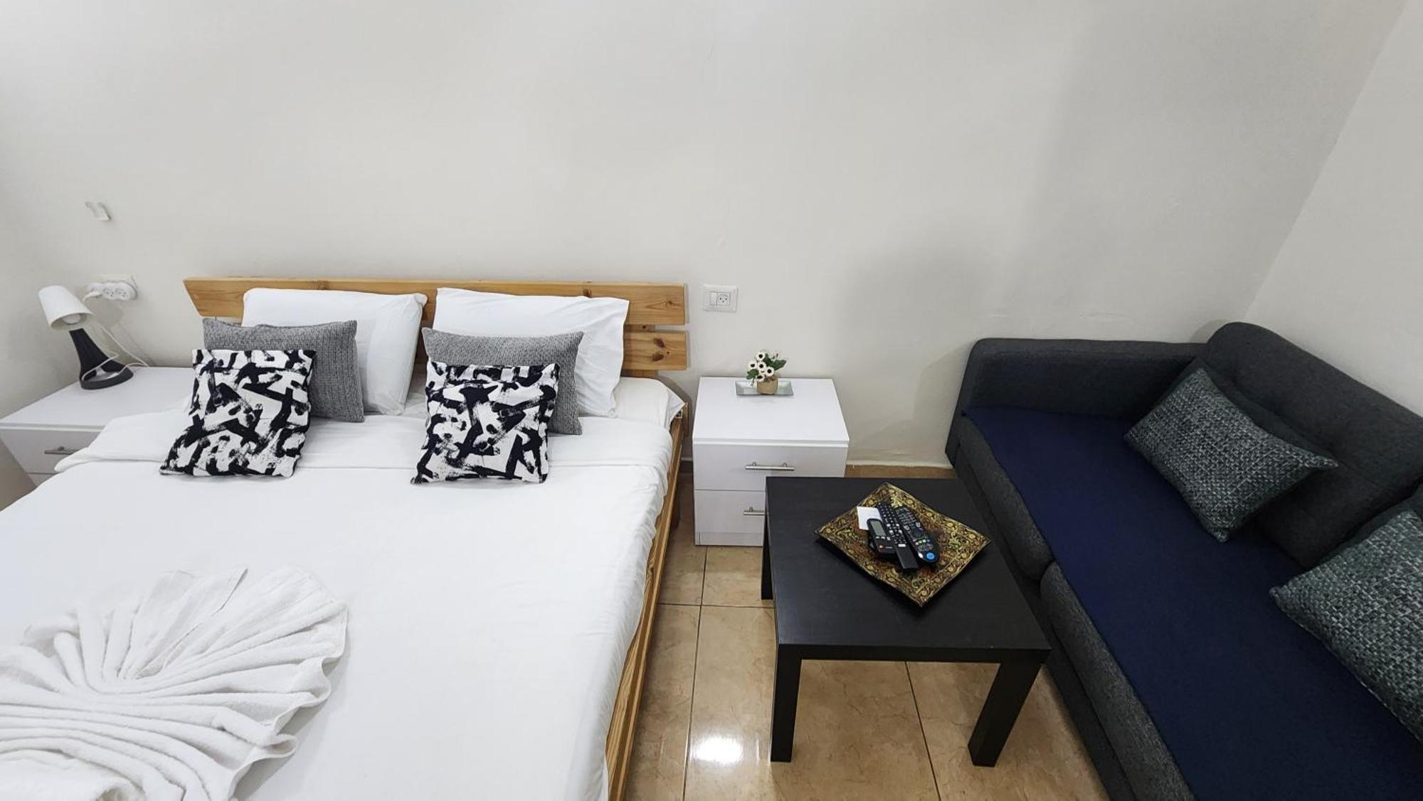 David Hameleh House Aparthotel Netánja Szoba fotó