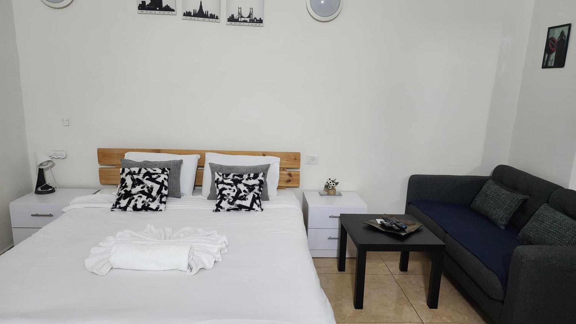 David Hameleh House Aparthotel Netánja Szoba fotó