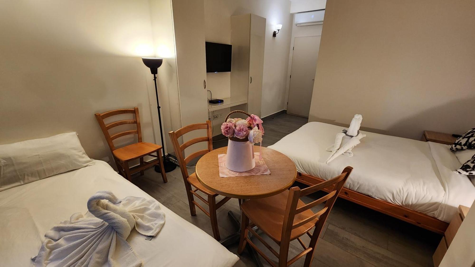 David Hameleh House Aparthotel Netánja Szoba fotó