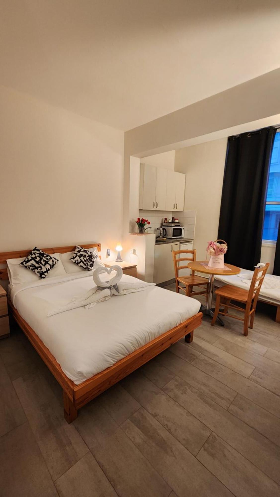 David Hameleh House Aparthotel Netánja Szoba fotó