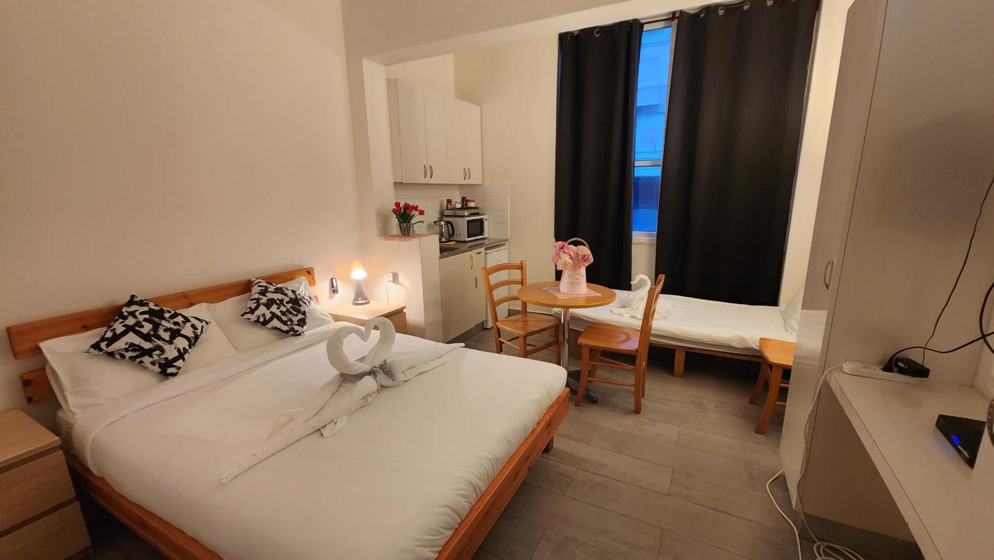 David Hameleh House Aparthotel Netánja Szoba fotó