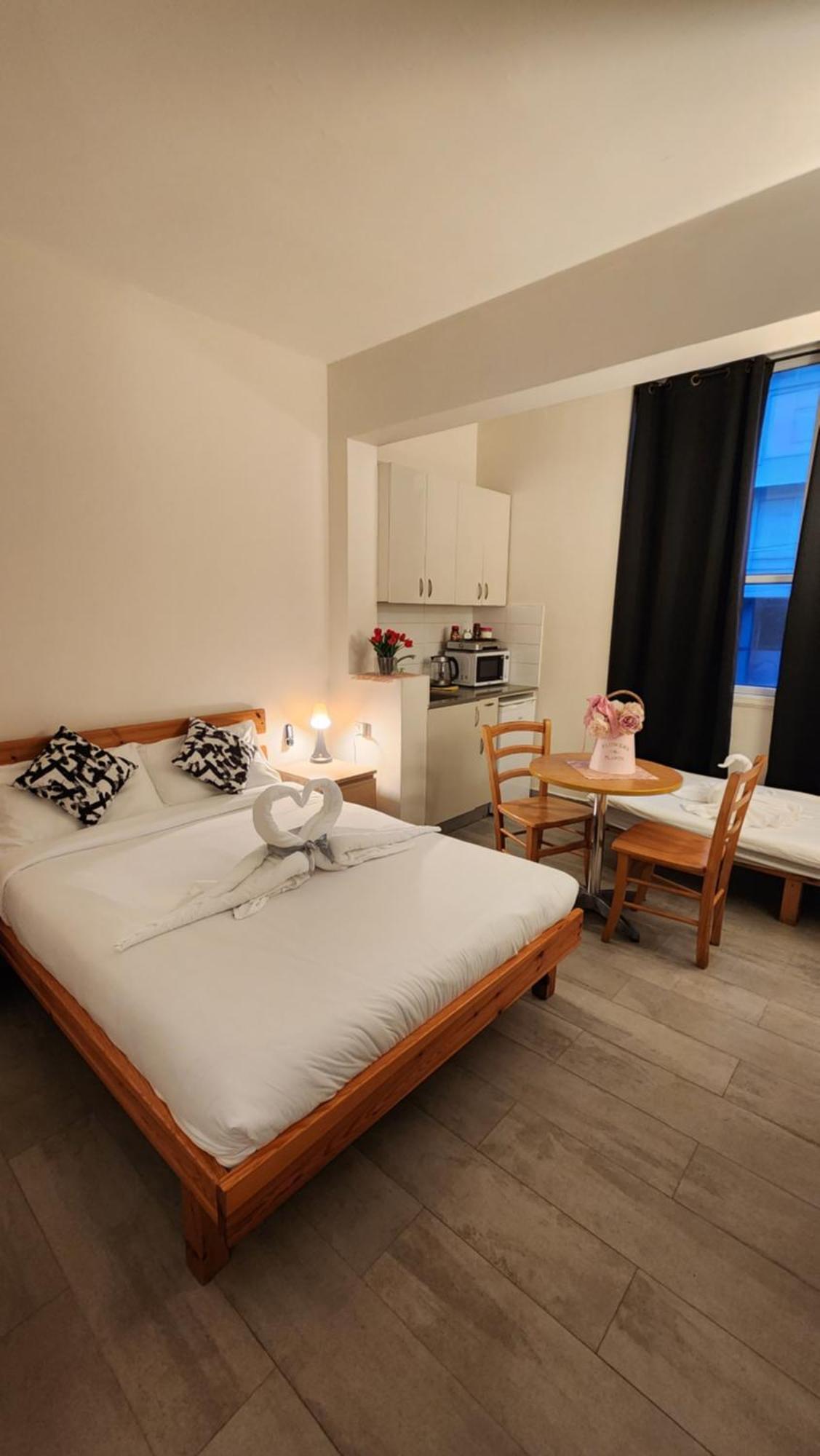 David Hameleh House Aparthotel Netánja Szoba fotó