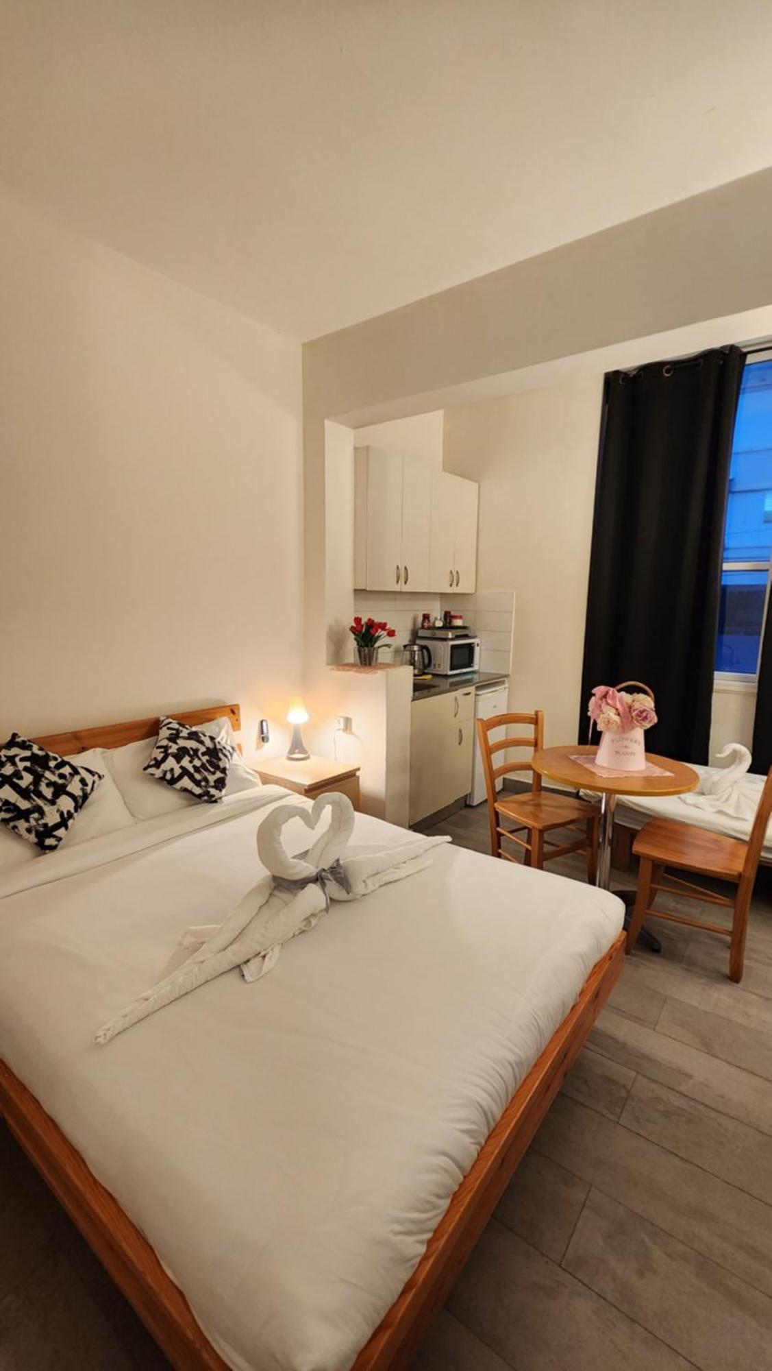 David Hameleh House Aparthotel Netánja Szoba fotó